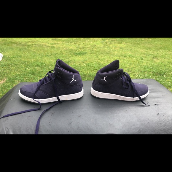 Youth air Jordan’s size 5.5 - Picture 1 of 3